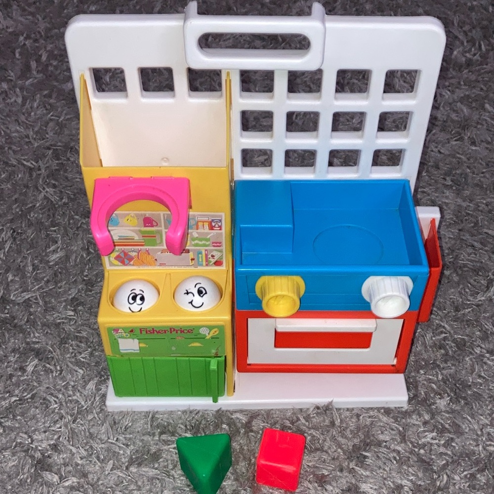 Fisher-Price vintage 1986 loving family kitchen with blocks shapes + sounds toy